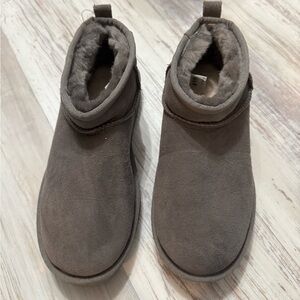 Ugg classic mini boot